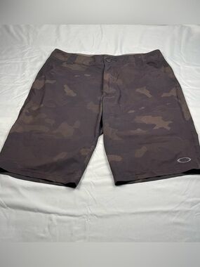 Oakley Gray Camo Hybrid Shorts Men's Size 30W